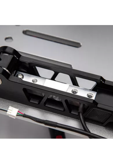 simline.euSimagic P2000 - L200RFSimagicSimagic P2000 L200RF is a 2-pedal sim racing set (throttle + brake) with a powerful 200 kg Load Cell brake and hydraulic design. No clutch – perfect for iRacing and GT racers. Fully compatible with Alpha Mini, Alpha, and Alpha U.
The carbon fiber heel plate P-C200, heel stop P-F268 and haptic motor P-HPR are not included with the Simagic P2000 pedals – they must be purchased separately.